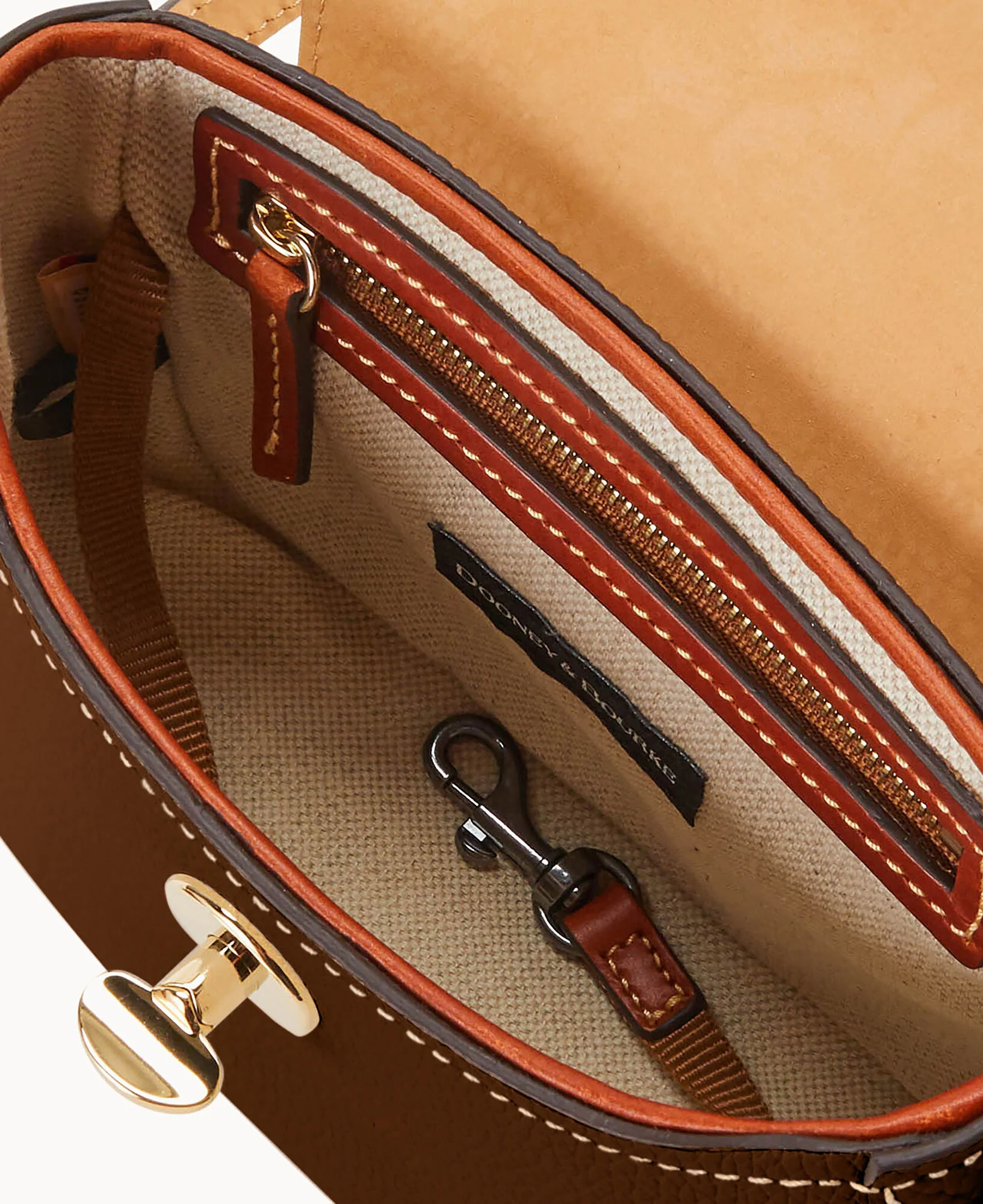 Pebble Turnlock Flap Saddle - Image 51
